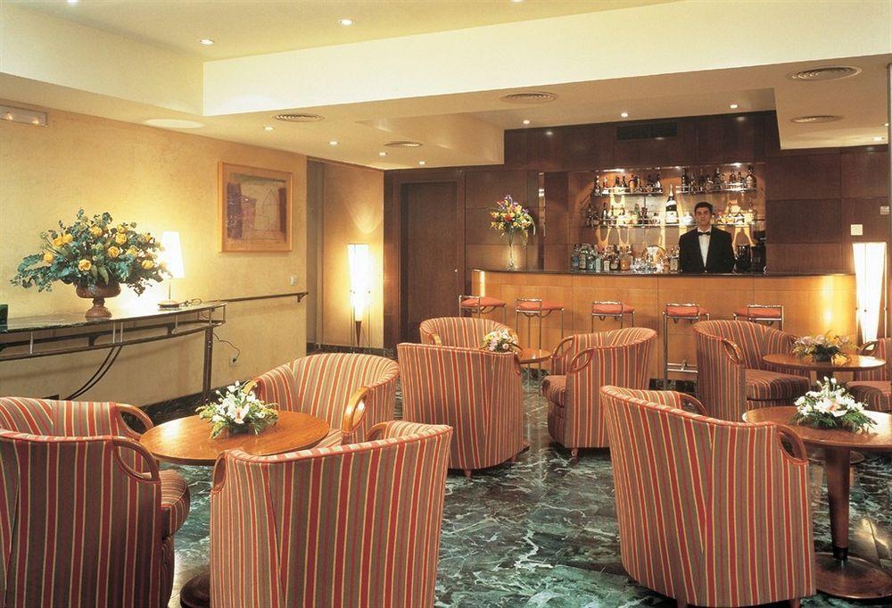 เอ็นเอช คอลเลคชั่น ซาลามังกา ปาลาซิโอ เด กาสเตยาโนส Hotel ร้านอาหาร รูปภาพ
