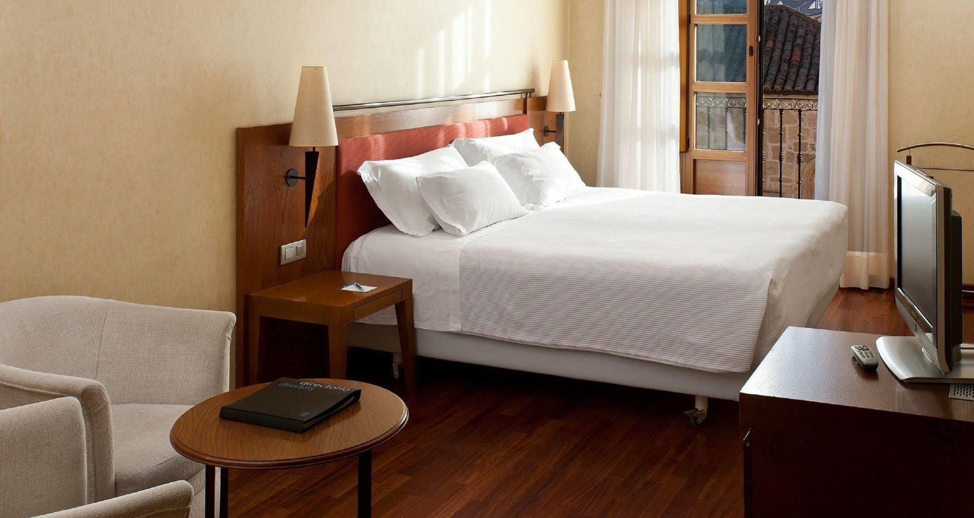 เอ็นเอช คอลเลคชั่น ซาลามังกา ปาลาซิโอ เด กาสเตยาโนส Hotel ภายนอก รูปภาพ